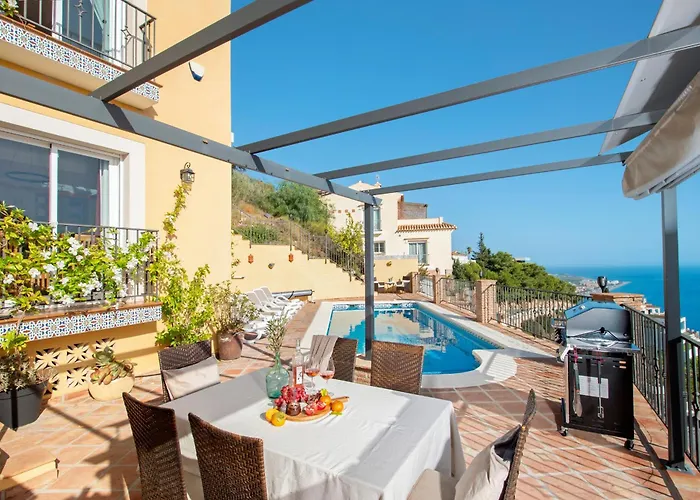 Photo de Villa Sol Y Mar With Heated Pool And Jacuzzi Salobreña