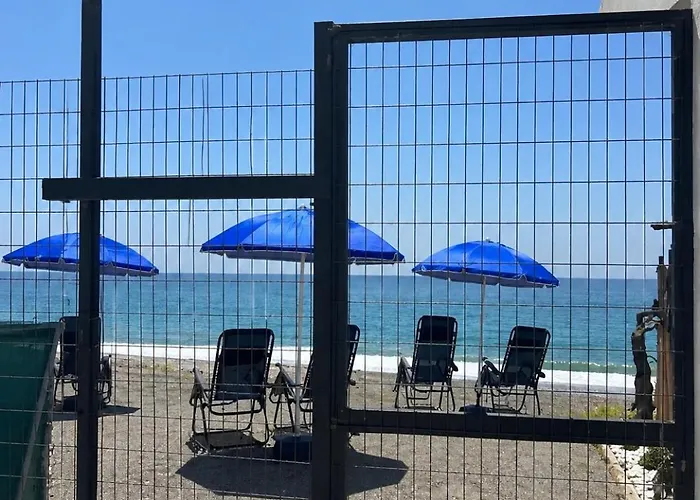 Photo de Playa Almayate Apartamentos Almayate Alto