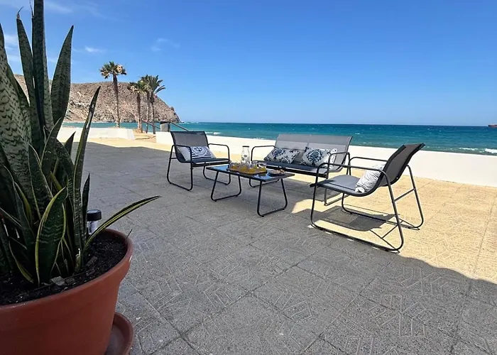 Photo de Villa Casa Con Acceso Directo A La Playa à Carboneras